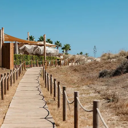 With Minimalist Decor, Pool And Bbq, Two Minutes' Walk From Costabella