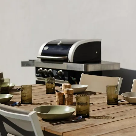 With Minimalist Decor, Pool And Bbq, Two Minutes' Walk From Costabella Marbella
