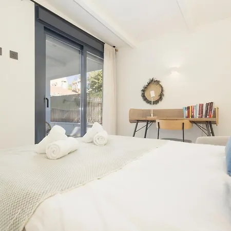 Villa With Minimalist Decor, Pool And Bbq, Two Minutes' Walk From Costabella