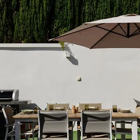 Villa With Minimalist Decor, Pool And Bbq, Two Minutes' Walk From Costabella