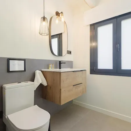 Villa With Minimalist Decor, Pool And Bbq, Two Minutes' Walk From Costabella