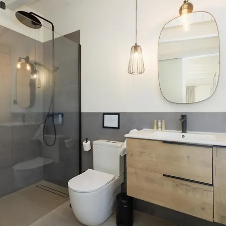With Minimalist Decor, Pool And Bbq, Two Minutes' Walk From Costabella Villa *