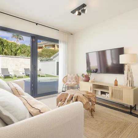 With Minimalist Decor, Pool And Bbq, Two Minutes' Walk From Costabella Marbella