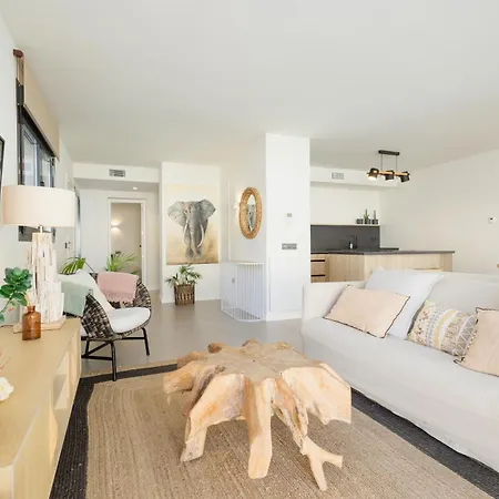 With Minimalist Decor, Pool And Bbq, Two Minutes' Walk From Costabella * Marbella