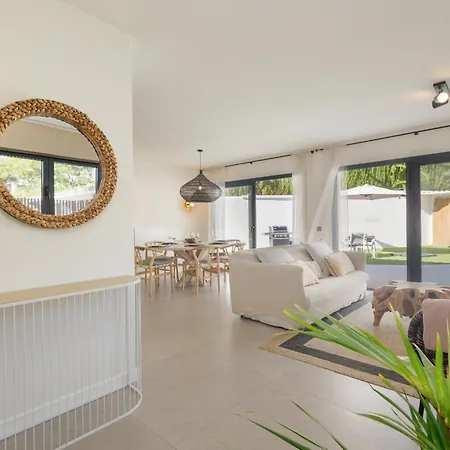 With Minimalist Decor, Pool And Bbq, Two Minutes' Walk From Costabella Villa *