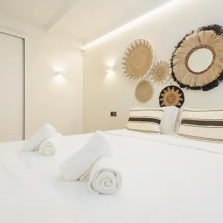 With Minimalist Decor, Pool And Bbq, Two Minutes' Walk From Costabella * Marbella