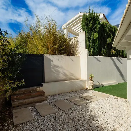 Villa With Minimalist Decor, Pool And Bbq, Two Minutes' Walk From Costabella