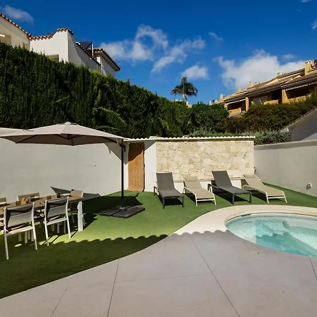 Villa With Minimalist Decor, Pool And Bbq, Two Minutes' Walk From Costabella *
